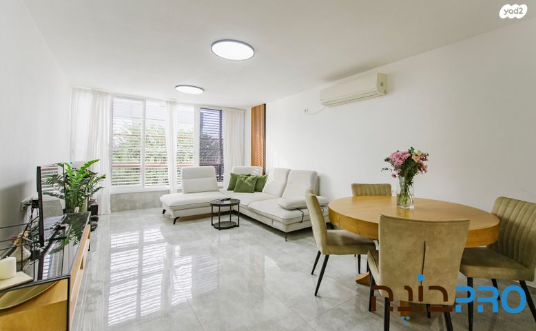 על כנפי נשרים 