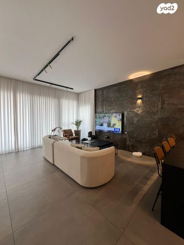 גג/ פנטהאוז