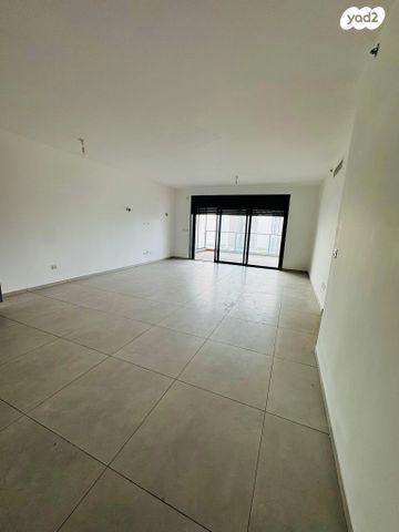 אמנון ליפקין שחק 