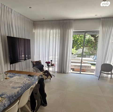 גני צהלה, רמות צהלה