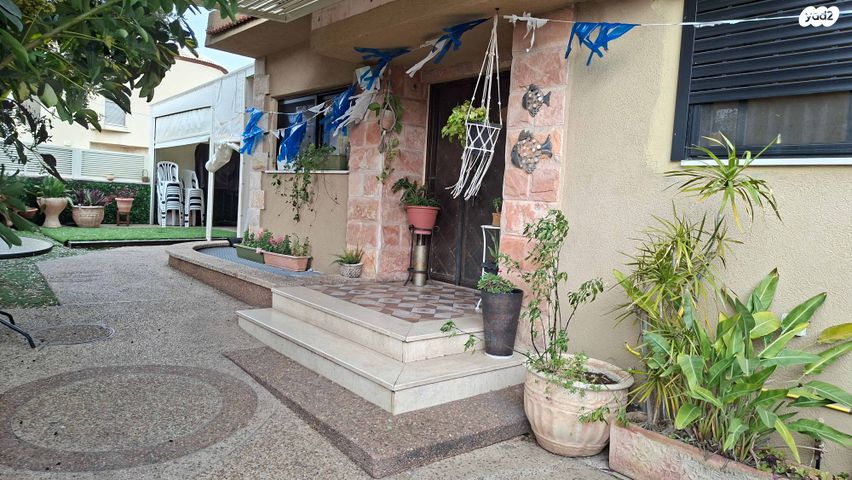 אביבה ומתיתיהו לוסטרניק 