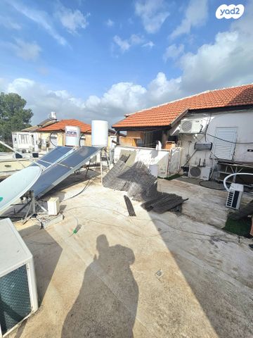 גבעה א', שביט