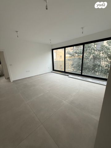 סמטה אלמונית 7