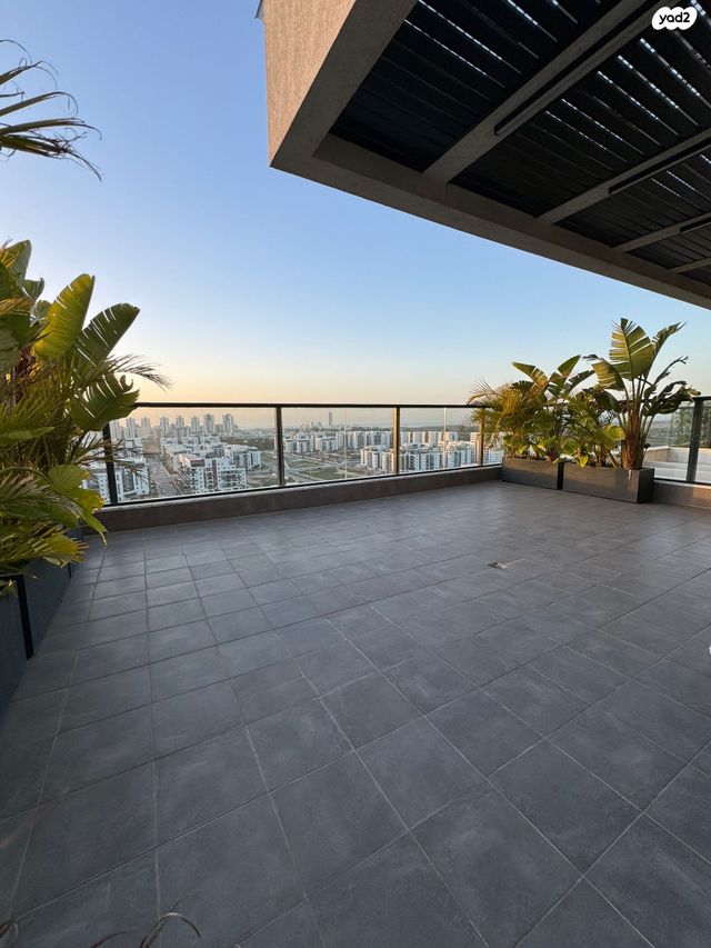 גג/ פנטהאוז, דרך ארץ, עיר היין, אשקלון