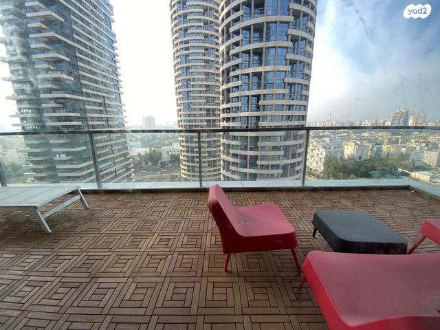 ניסים אלוני 16