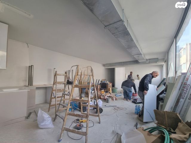 מונטיפיורי, הרכבת