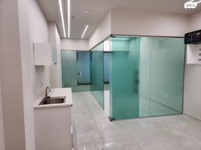 דרך מנחם בגין 158