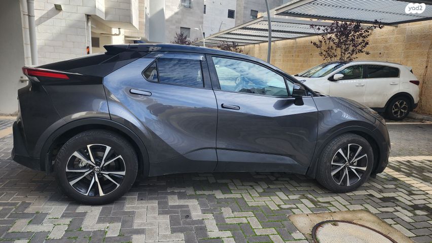 מודעת רכב טויוטה C-HR