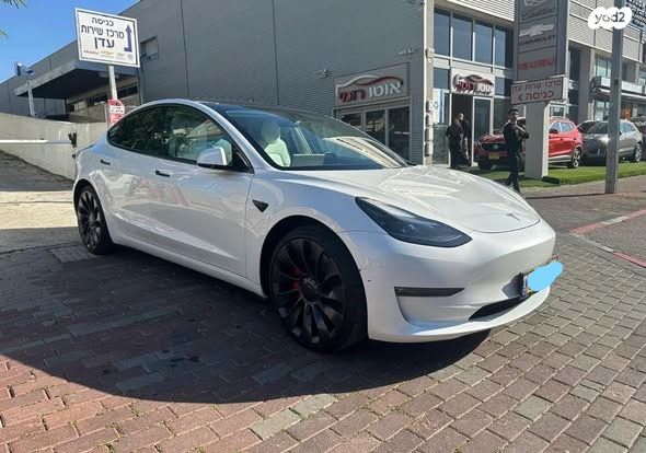 מודעת רכב טסלה מודל 3