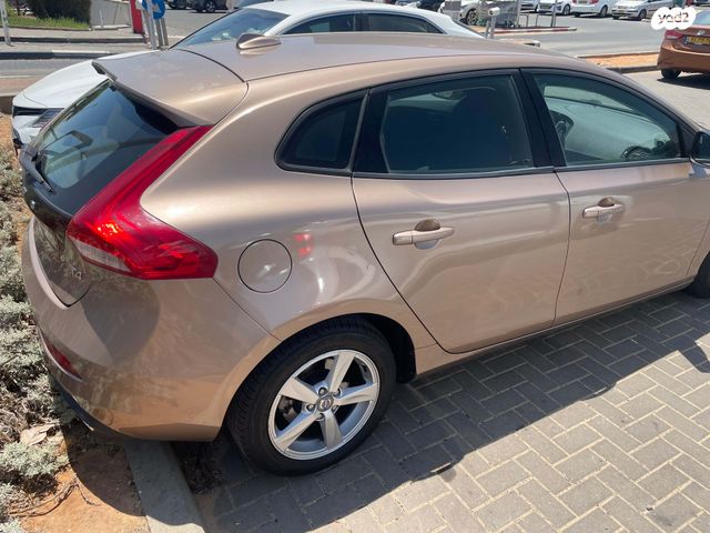 מודעת רכב וולוו V40