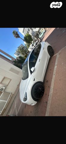 מודעת רכב טסלה מודל Y