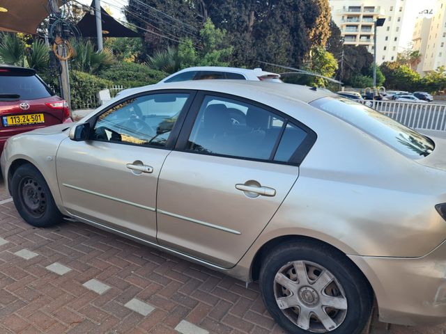 מודעת רכב מאזדה 3