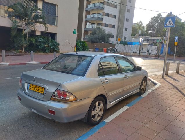 מודעת רכב מיצובישי לנסר