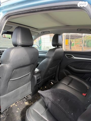 מודעת רכב אם ג'י ZS