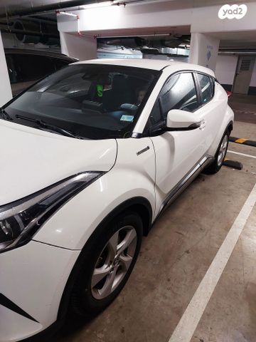 מודעת רכב טויוטה C-HR