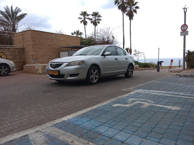 מודעת רכב מאזדה 3