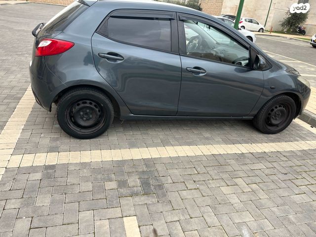 מודעת רכב מאזדה 2