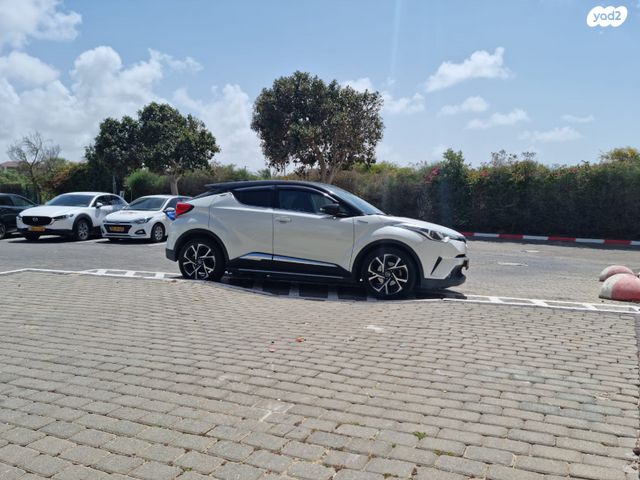 מודעת רכב טויוטה C-HR
