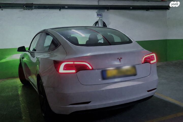 מודעת רכב טסלה מודל 3