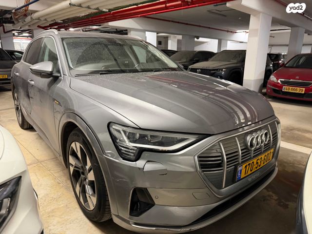 מודעת רכב אאודי E-tron