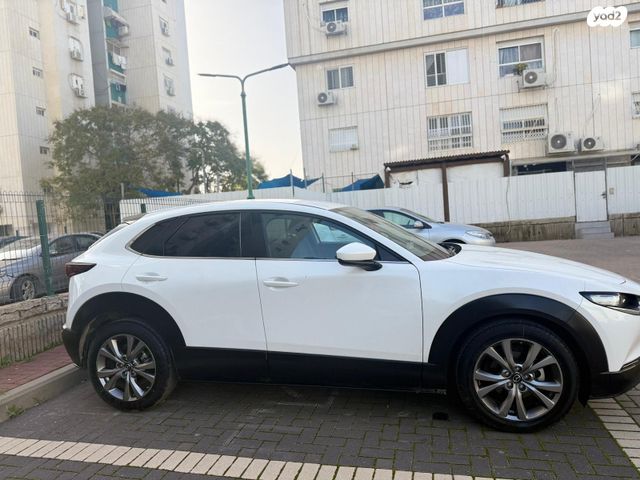 מודעת רכב מאזדה CX-30