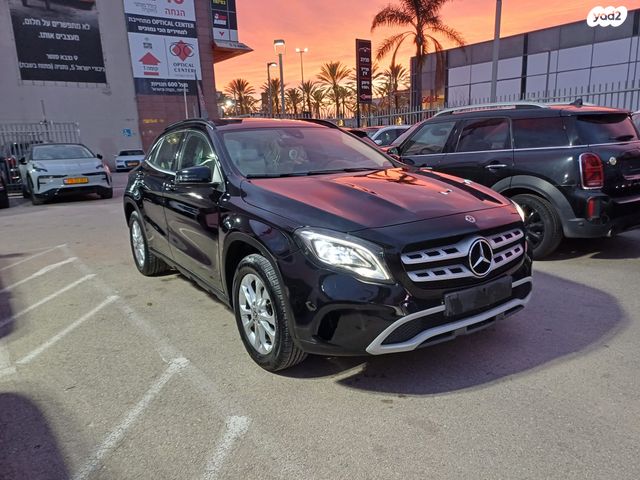 מודעת רכב מרצדס-בנץ GLA 1