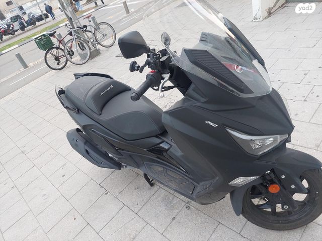 מודעת רכב סאן יאנג ג'וי-מקס 250