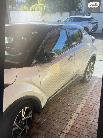 מודעת רכב טויוטה C-HR