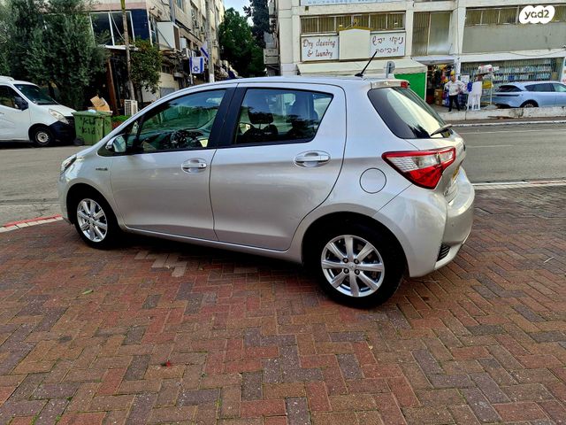 מודעת רכב טויוטה יאריס 2