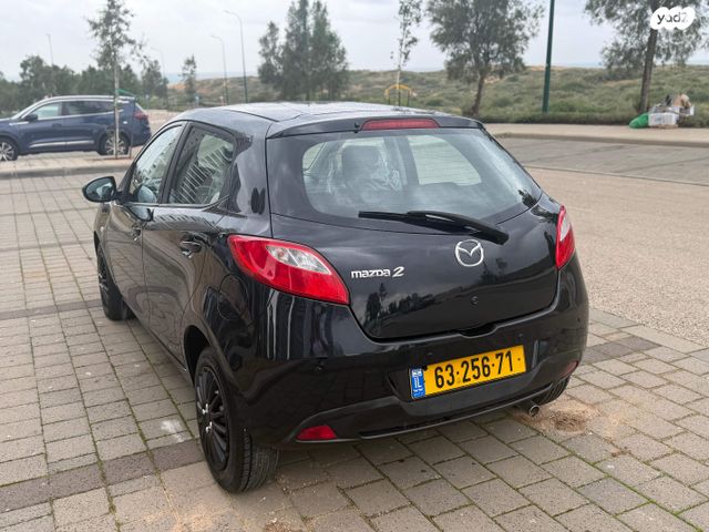 מודעת רכב מאזדה 2