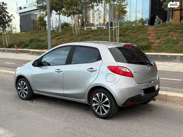 מודעת רכב מאזדה 2