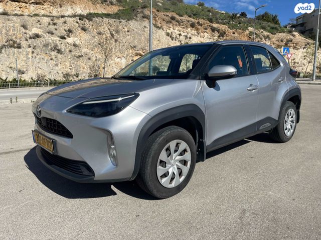 מודעת רכב טויוטה יאריס קרוס