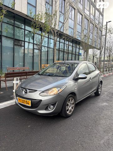 מודעת רכב מאזדה 2