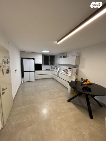 כובשי אילת 106