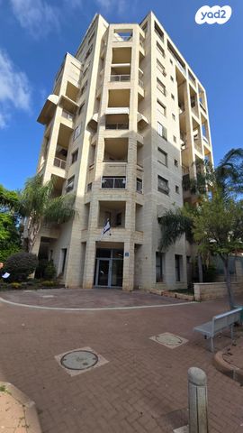 חנוך לוין 22