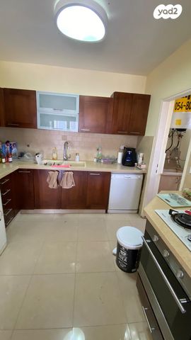 שמחה הולצברג 16