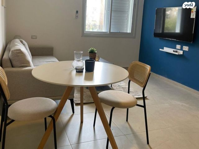 בכור שטרית 7