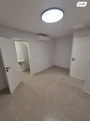 רחבת הסיירים 6