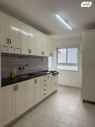 אורי אילן 16