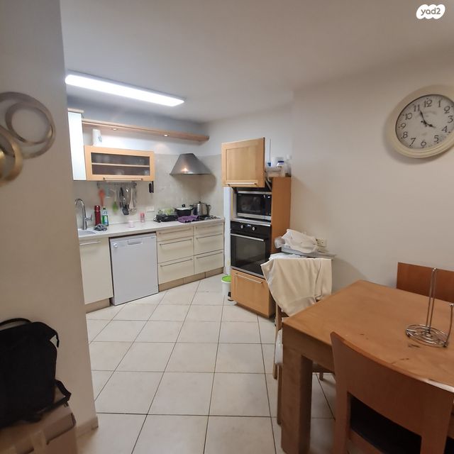 אליהו חכים 16