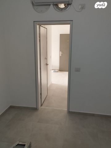 לאה גולדברג 12