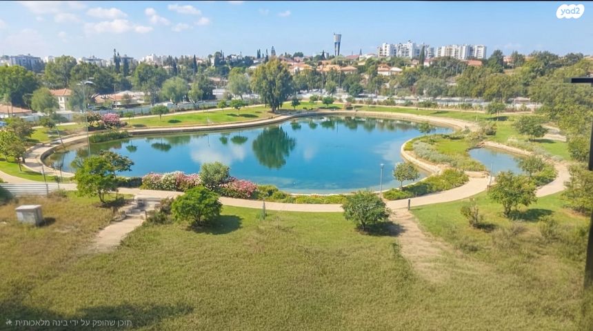 לאה גולדברג 