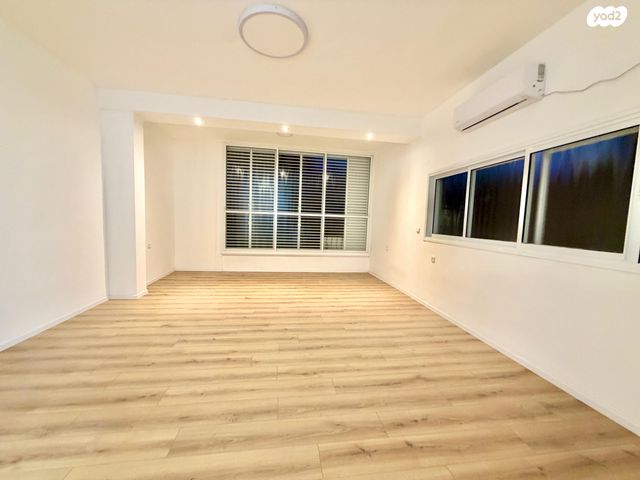 מרום נווה, רמת יצחק