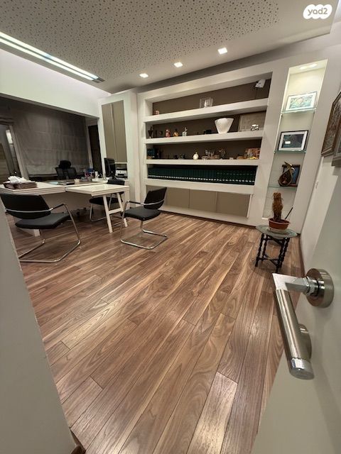 גני שרונה, קרית הממשלה