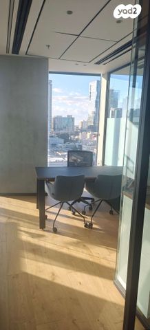 יגאל אלון 82