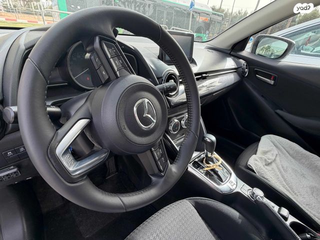 מודעת רכב מאזדה 2