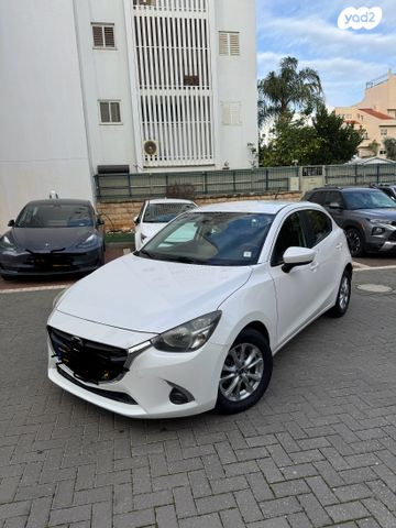 מודעת רכב מאזדה 2