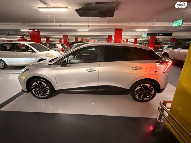 מודעת רכב אם ג'י MG4