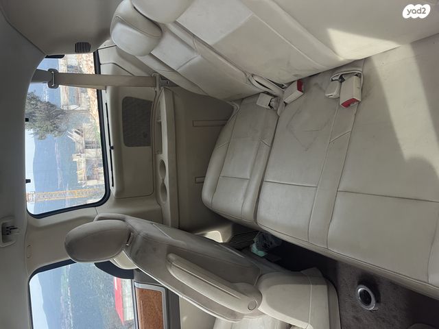 מודעת רכב קרייזלר טאון אנד קאנטרי