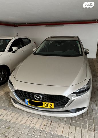 מודעת רכב מאזדה 3